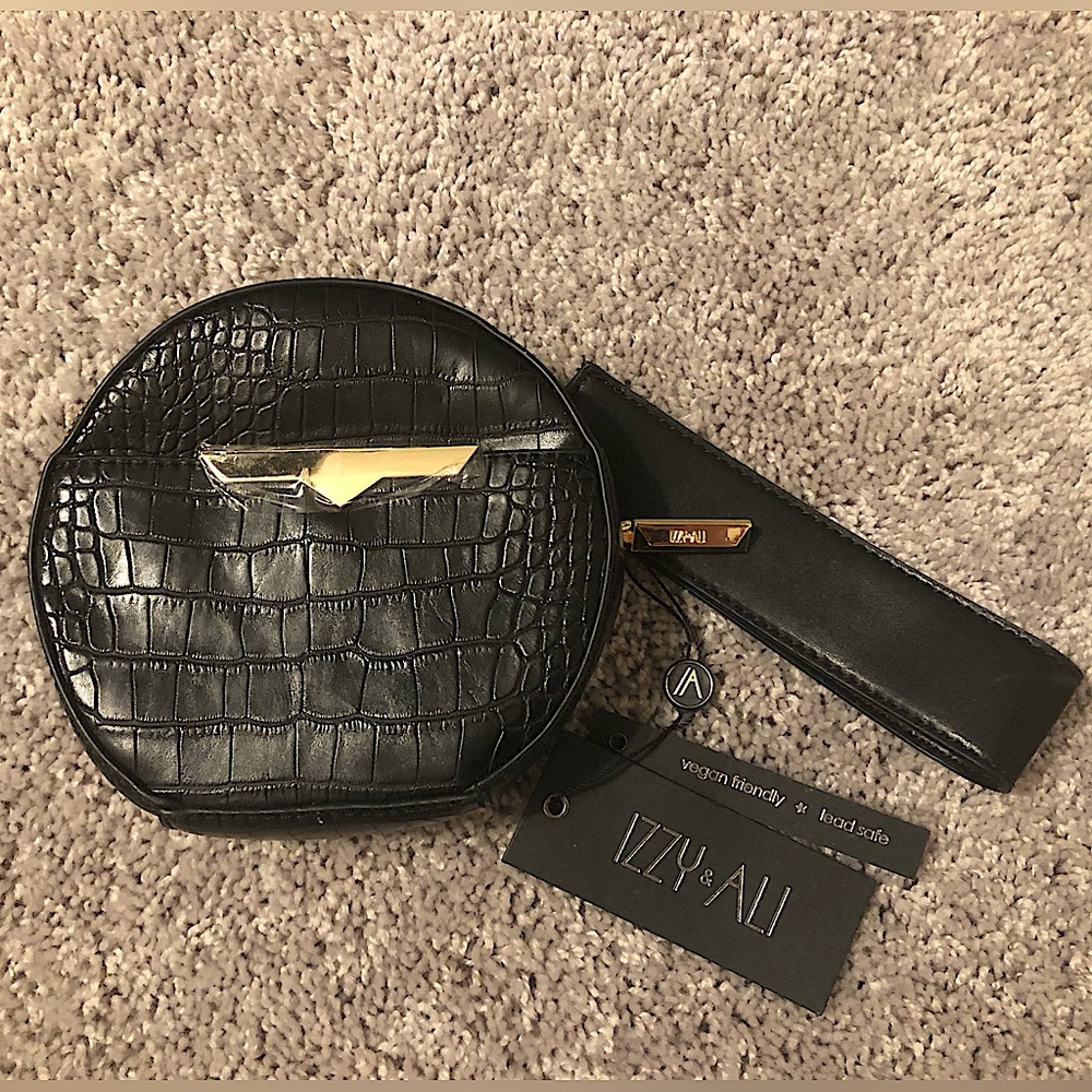 Izzy & Ali Beverly Wristlet